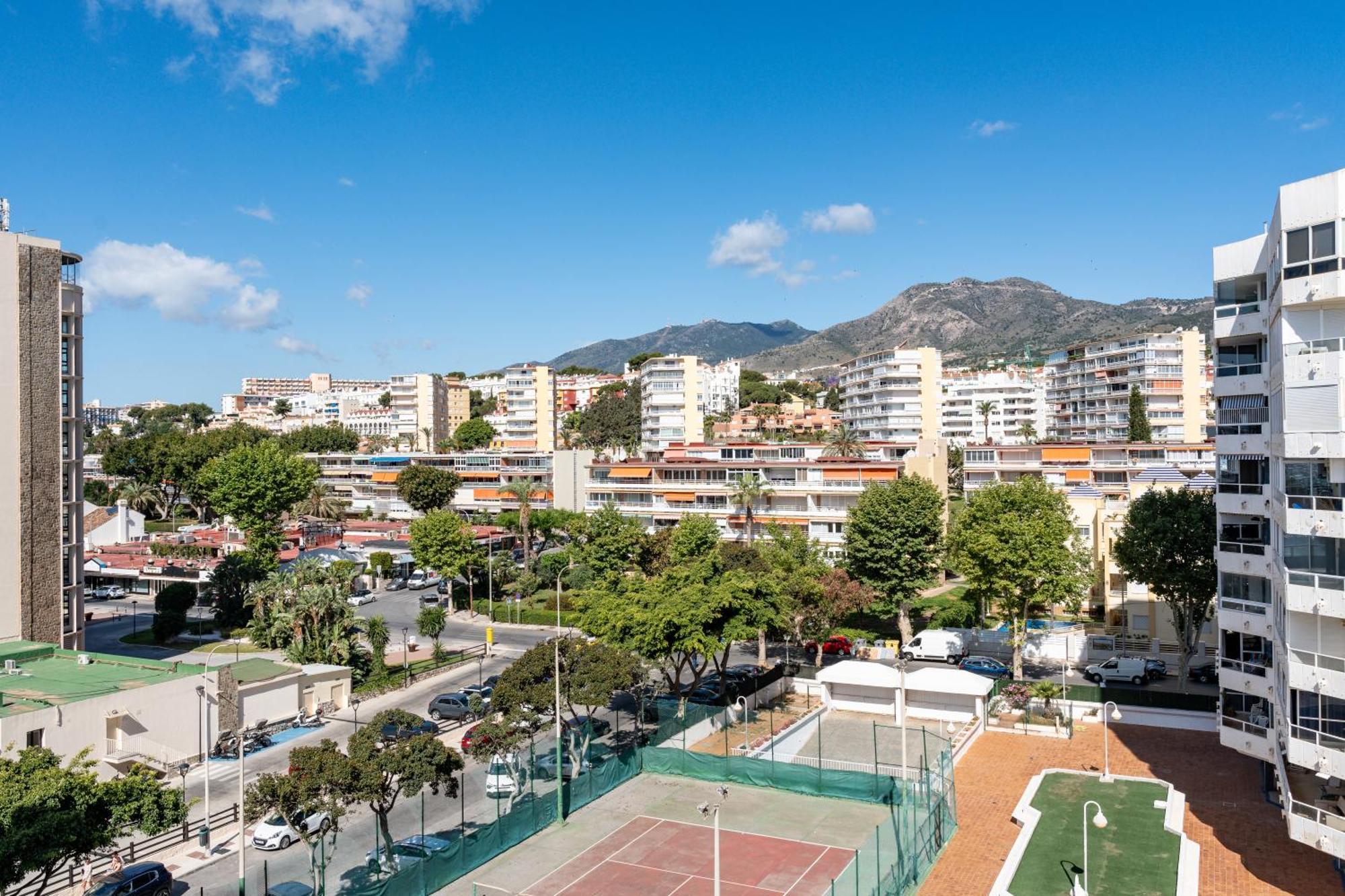 Ferienwohnung Tropico Carihuela View & Parking Torremolinos Exterior foto